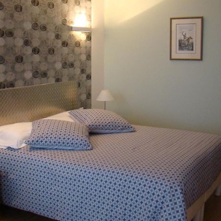 La Passacaille Bed & Breakfast Grosrouvre Oda fotoğraf